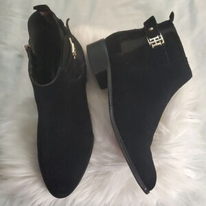 Tommy Hilfiger Women’s Bootie Black Size 10M Suede Boots Chelsea Gold Hardware